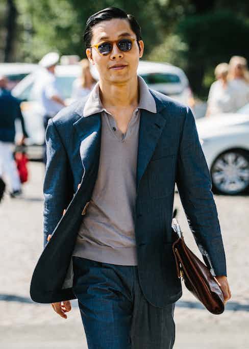 A soft, relaxed suit is worn nonchalantly here with a knitted polo shirt. Like many Pitti goers this year, the polo’s collar is worn over the suit jacket, à la Al Pacino in Scarface.